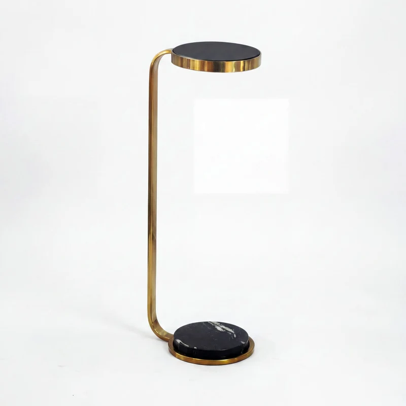 Beistelltisch C-Form mit Marmorfuß und Glasplatte, Gold von Wohnling
