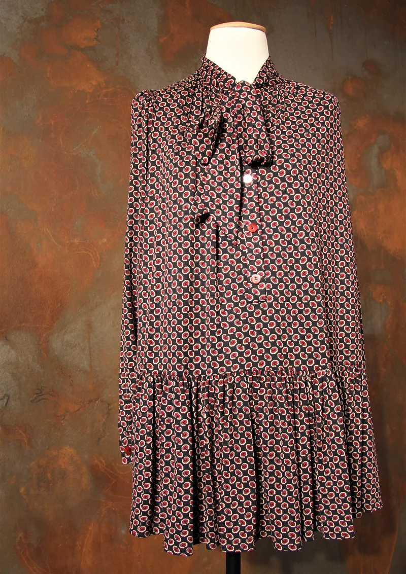 Magritte rotes Kleid