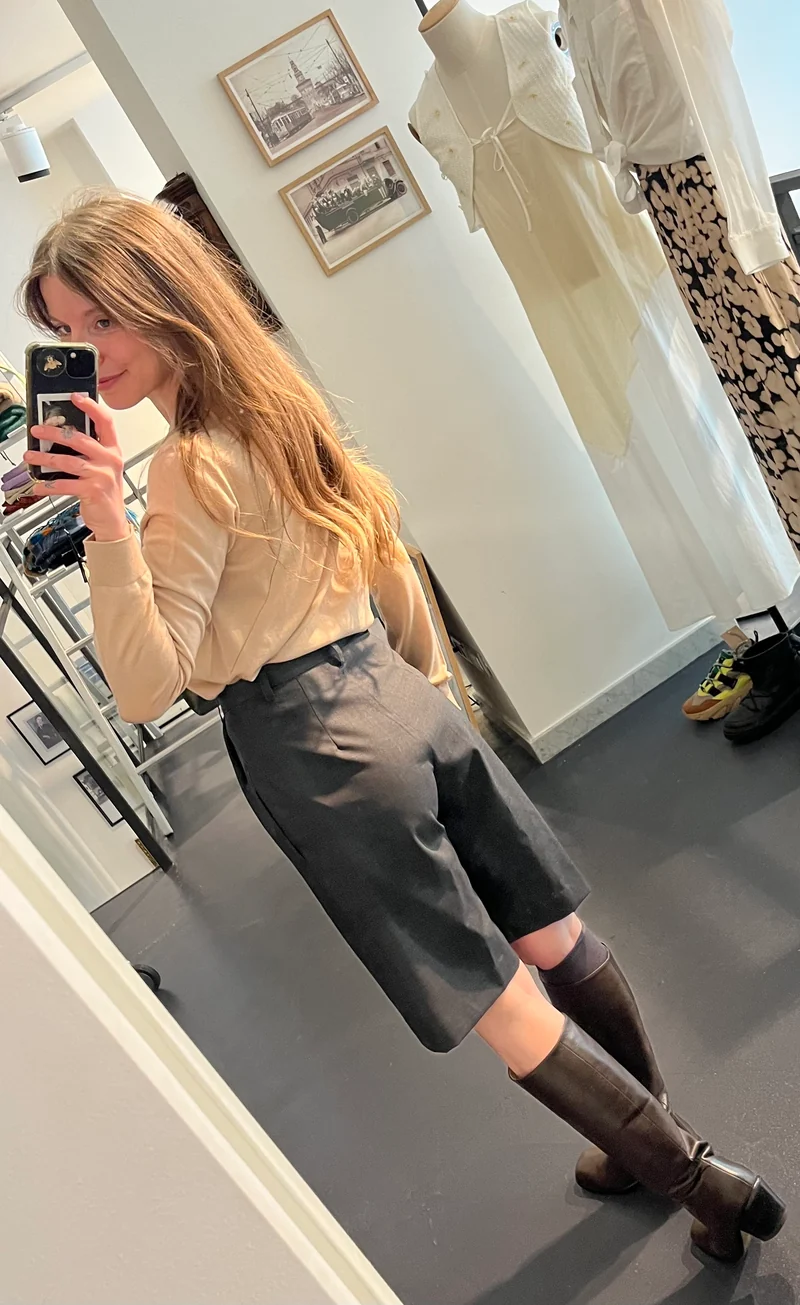 Miró Anthrazitfarbene Bermuda-Shorts aus kühler Wolle