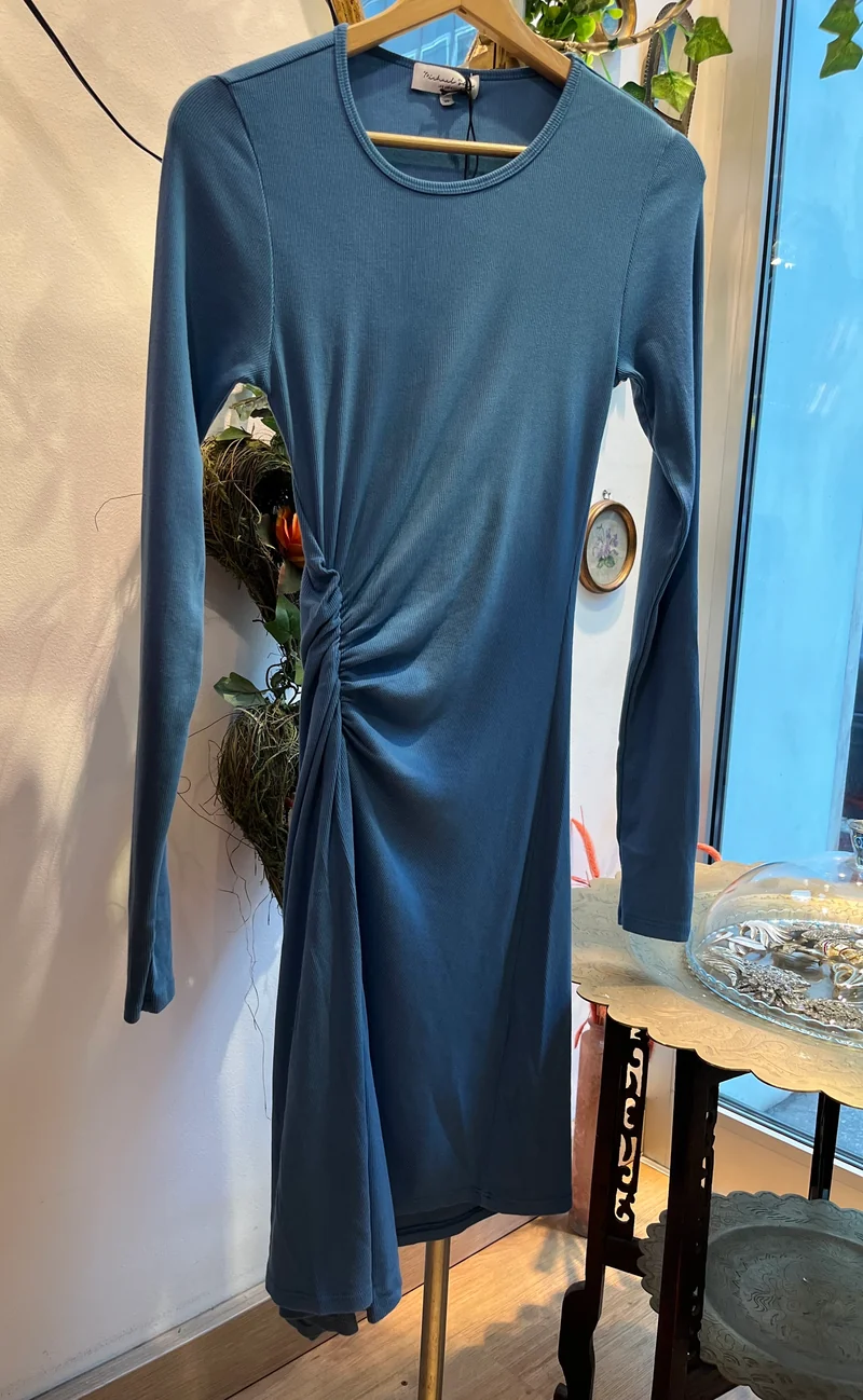Das blaue Kleid