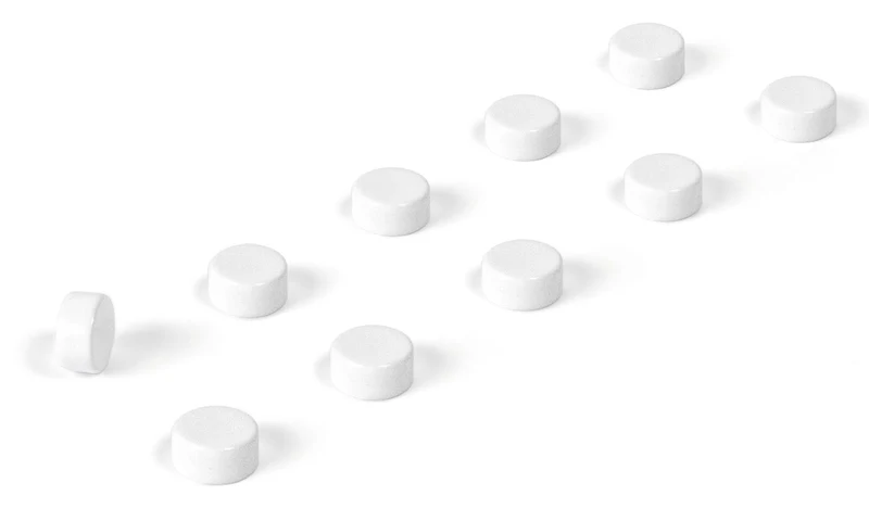 STEELY WHITE Magnet