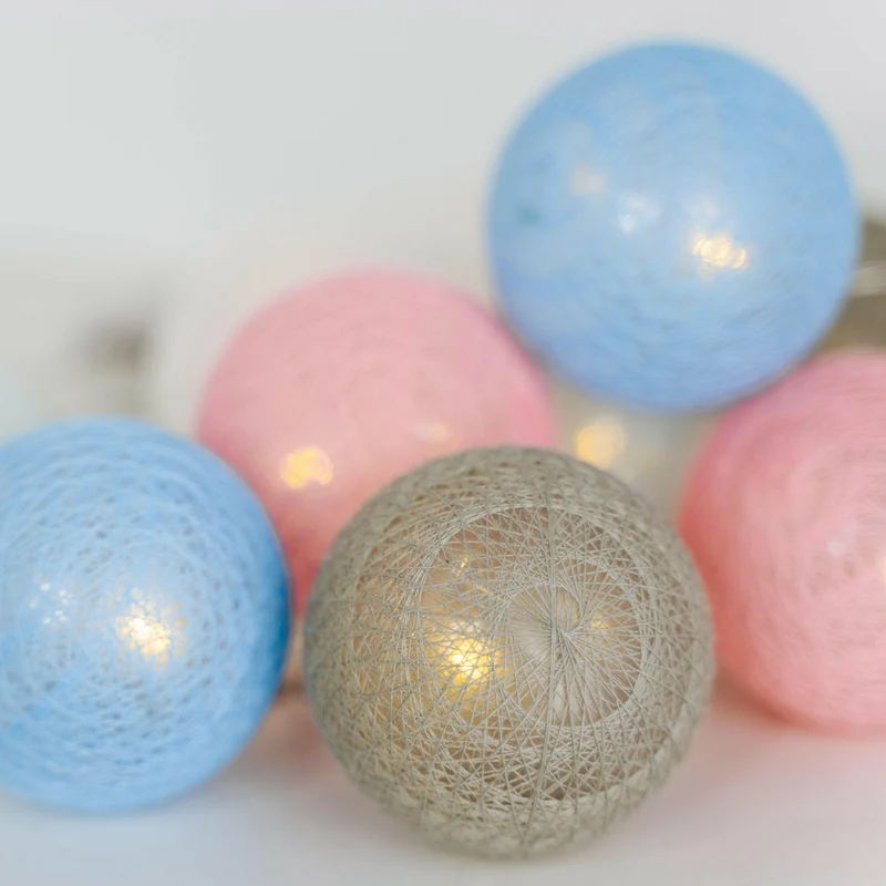 Lichterkette mit Baumwollkugeln - 10 LED-Lichter